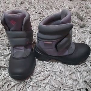 Snow boots